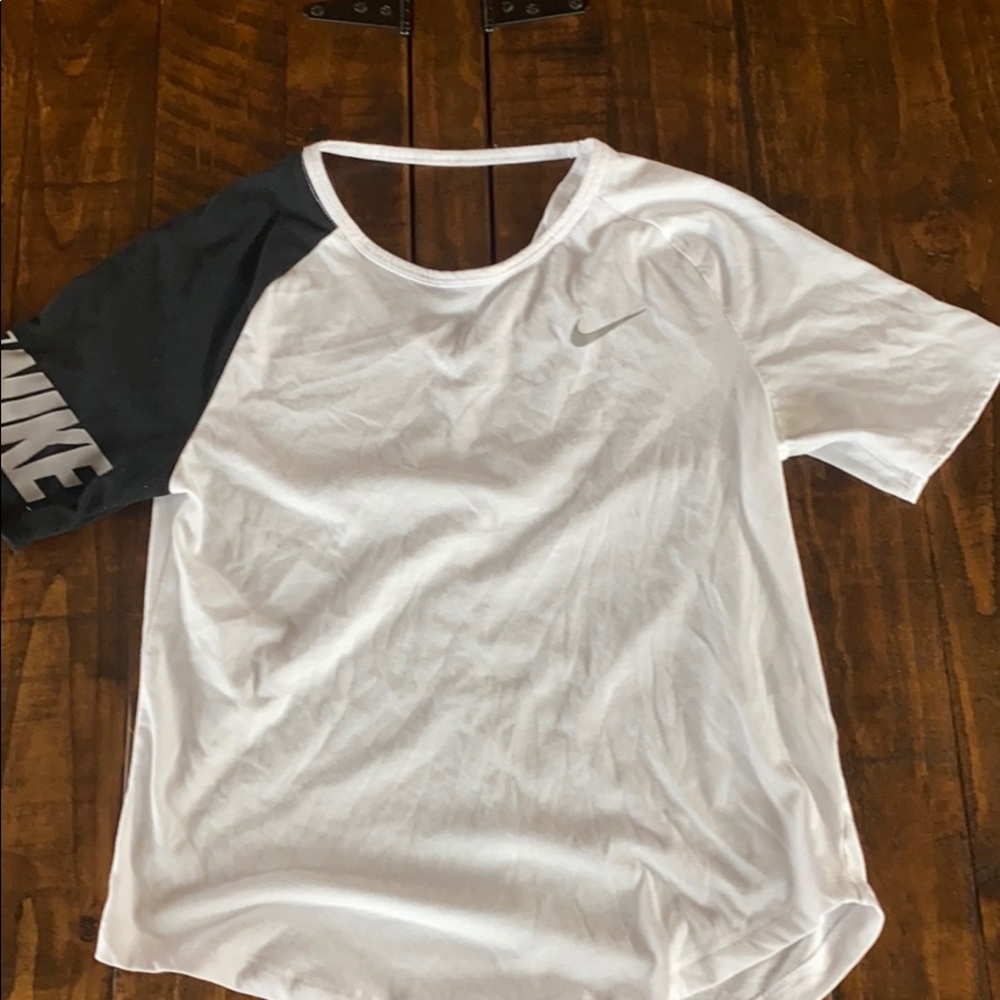 Nike women’s tee shirt